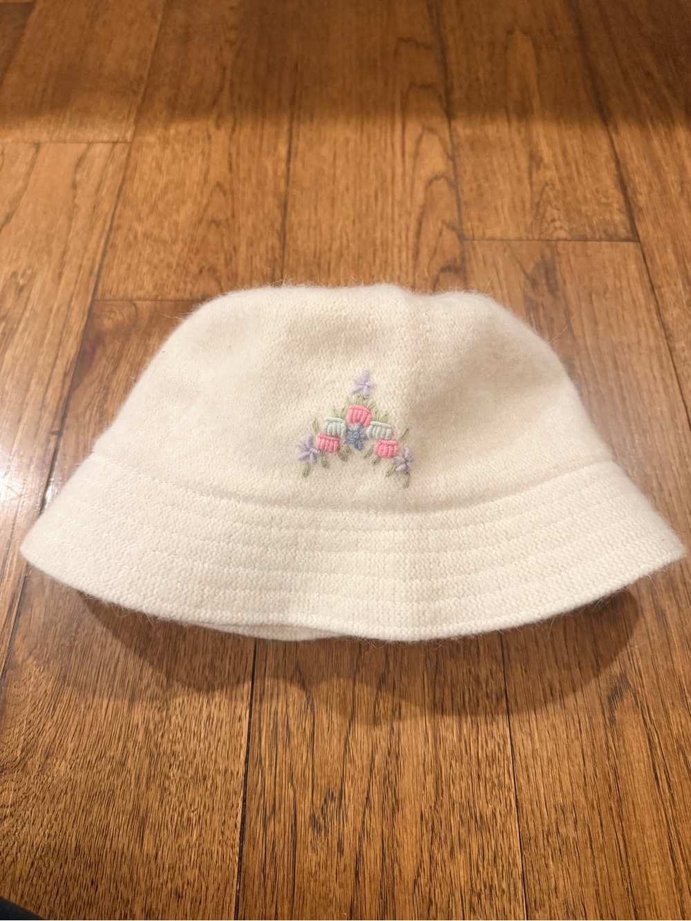 Vintage Berkshire Angora and Lamb wool Cream Bucket Hat with Floral Embroidery